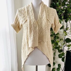 Banana Republic Cream Knitted Short Sleeve Shrug Sweater Size Small